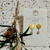 Boucles d'oreilles - or - pastille martelée et perle blanche